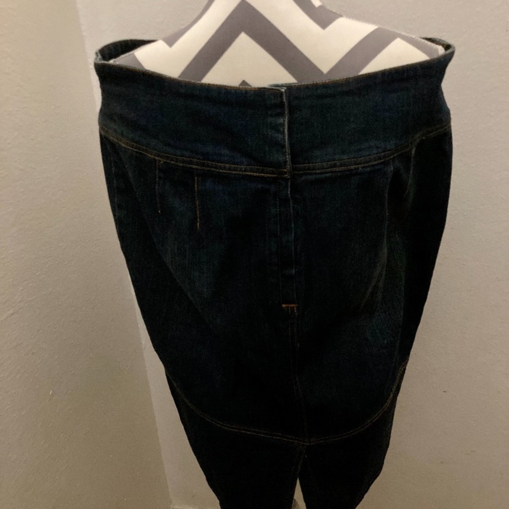 Jeanology Women’s, Dark Blue Wash, Distressed, Denim Skirt. Size 14.